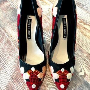 Alice + Olivia Dina Black Floral embroidered Heels - 38.5 size US 8.5